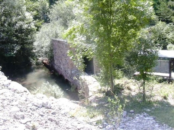 Mur interior d'una resclosa