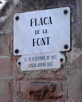Cartell sobre la font