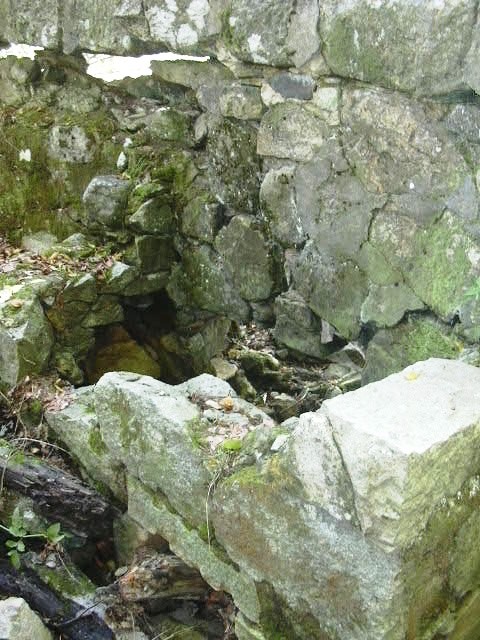 Mur antic desguas dret