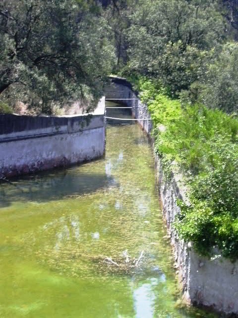 Canal d'entrada d'aigua del riu 2