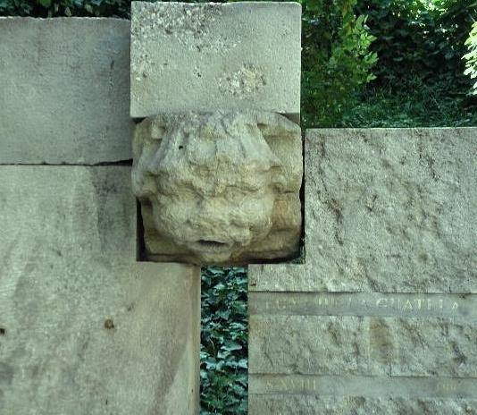 Monument de record a la Font de la Guatlla