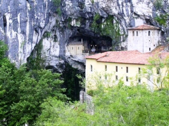 Covadonga - Cova i Neixament Riu_01