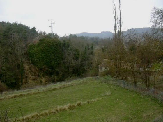 a l'esquerra el Pou de Glaç i ,mes a la dreta el Molí