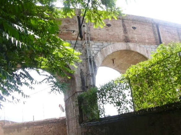 aquaducte-canal-superior-entrada-a-la-fabrica