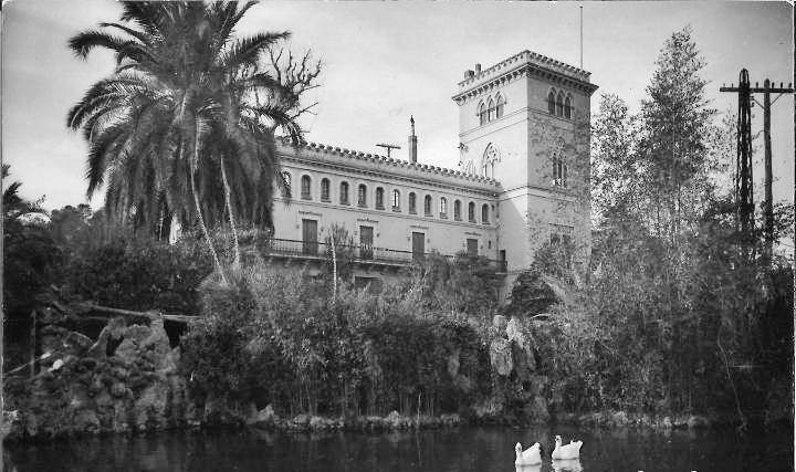 La imagen tiene un atributo ALT vacío; su nombre de archivo es m.jpg